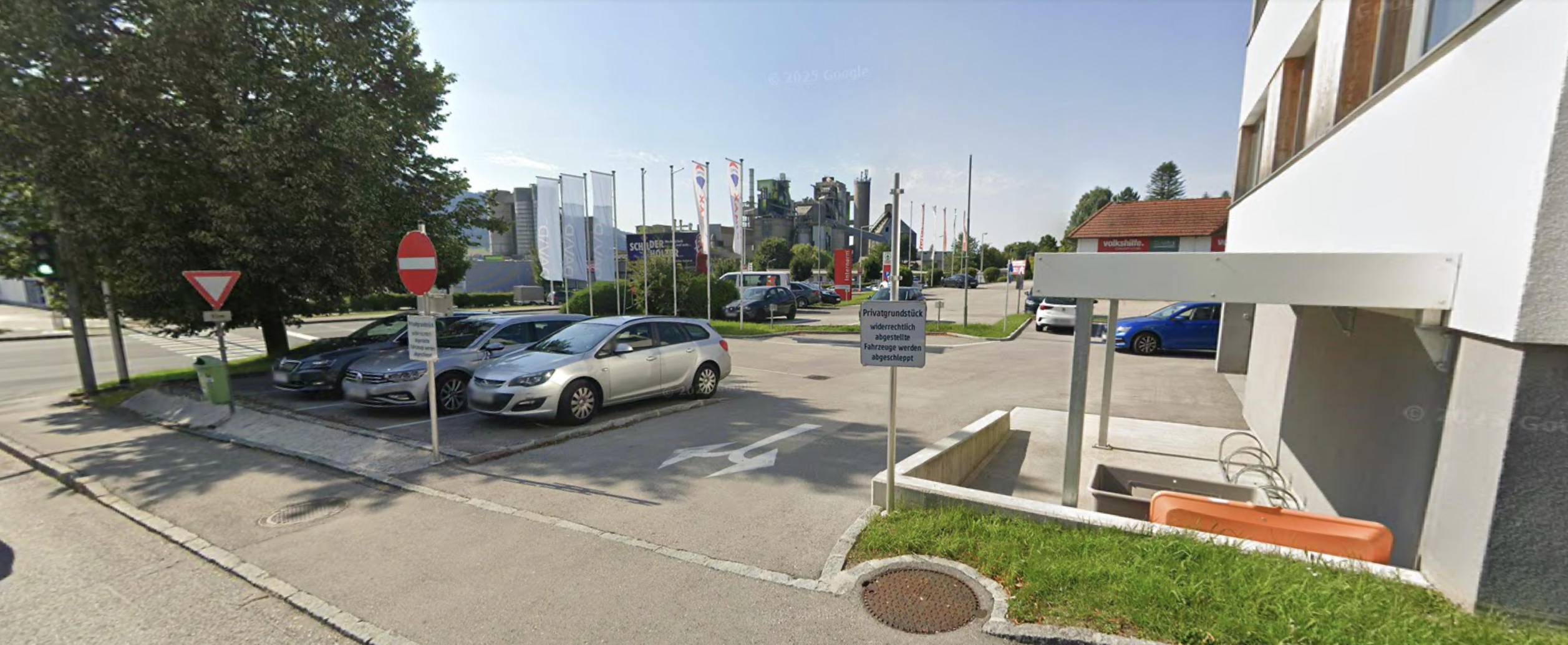 Parkplatzbereich Kirchdorf